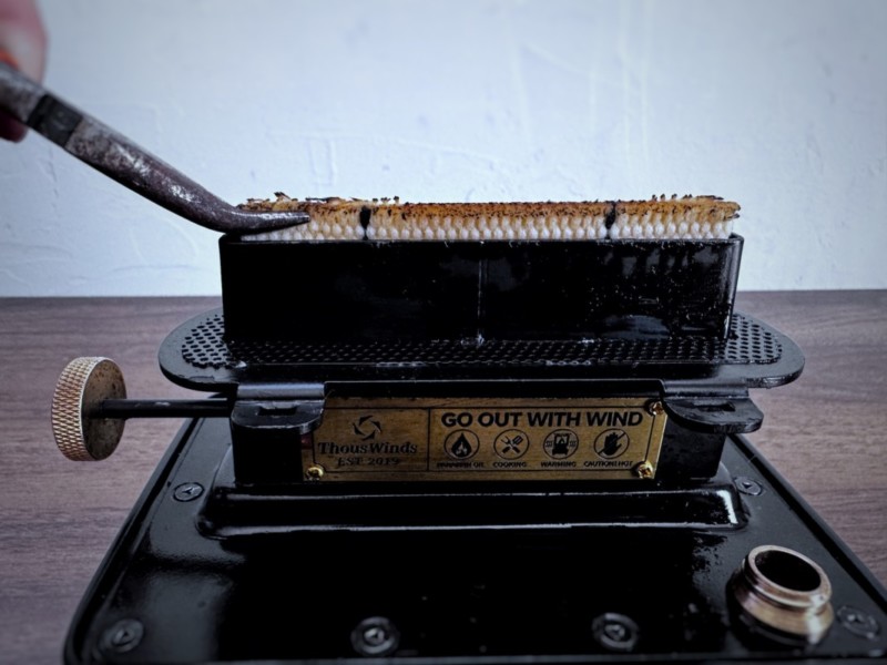  ThousWindsのアイロンストーブの灯芯部分の調整2