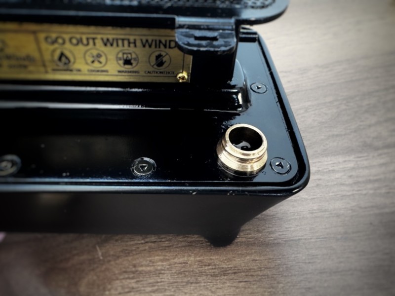  ThousWindsのアイロンストーブの燃料タンク