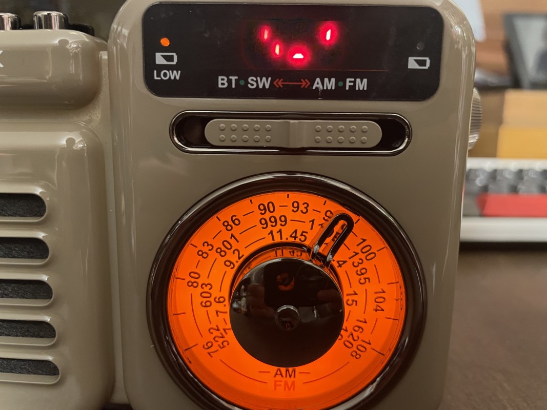 AUX・TF・USB入出力　ラジオ機能とBluetoothスピーカー