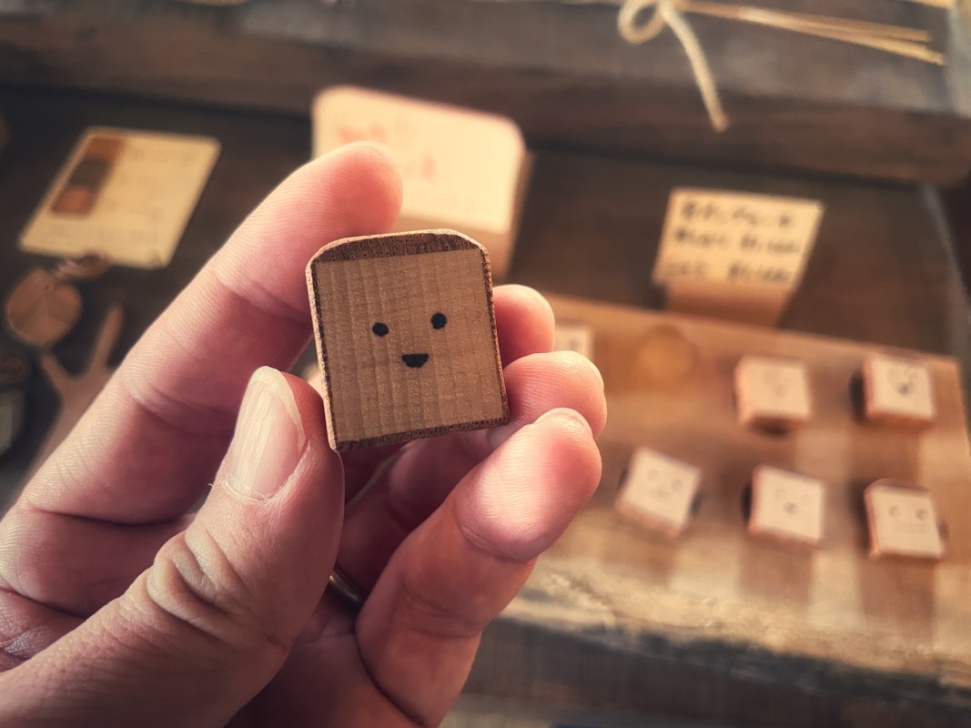 食パンブローチ