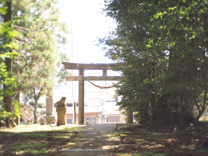 小湊鐵道の近くの神社