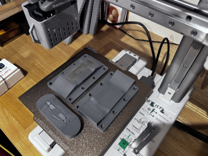 BambuA1miniでモールドを出力した状態