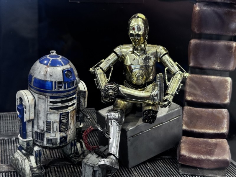ランドマークプラザ5Fスターウォーズ模型展示｜C-3PO・R2-D2