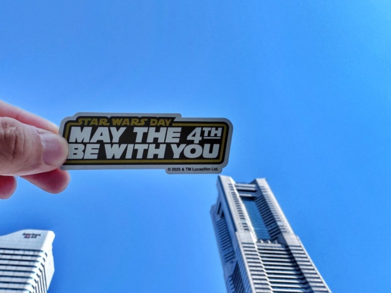 ランドマークタワーとステッカー