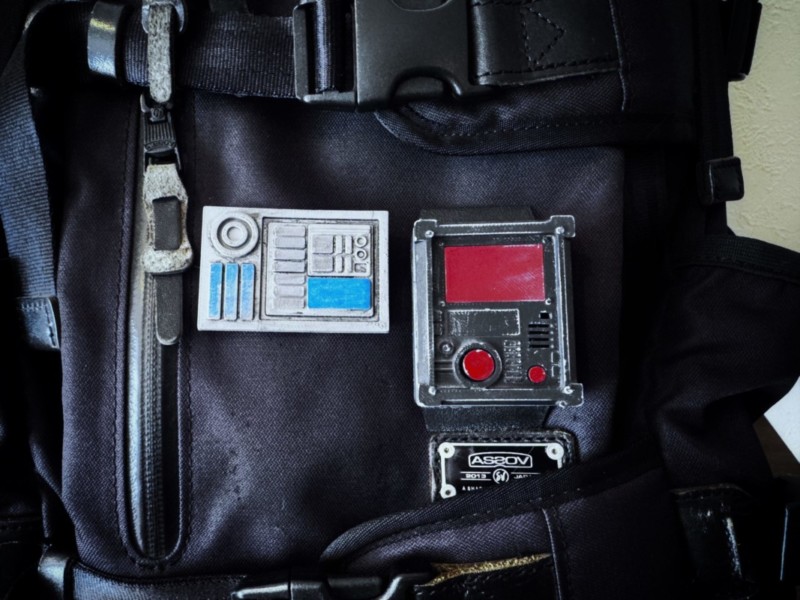 サウンドコムリンク：ピンバッジで付けたイメージ