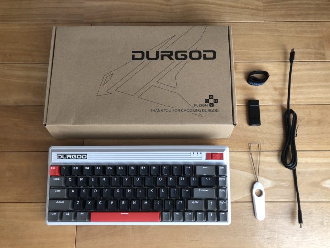 レトロだけど最先端な80'sデザインのキーボードを手に入れ、息子と