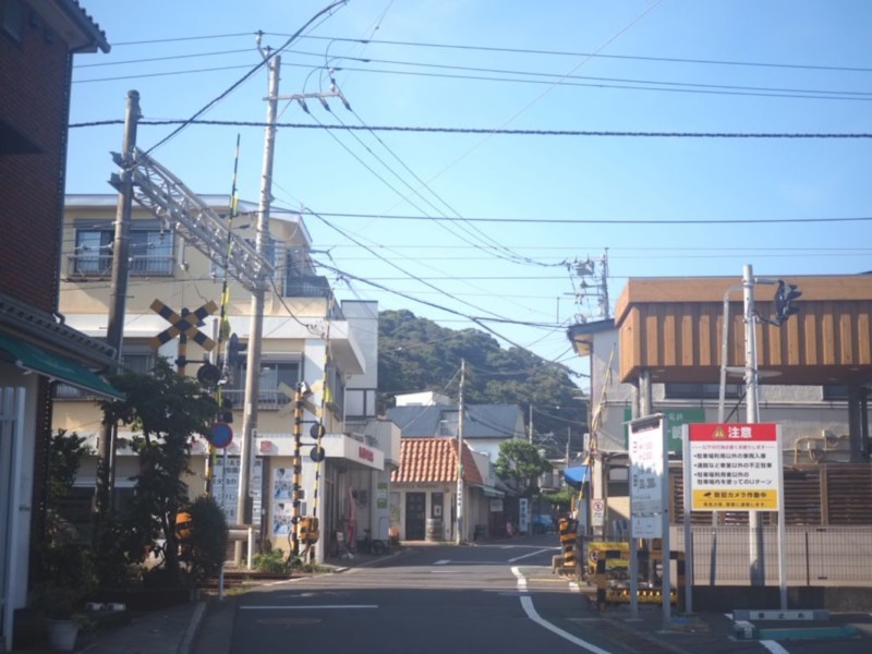 稲村ヶ崎駅の踏切の画像