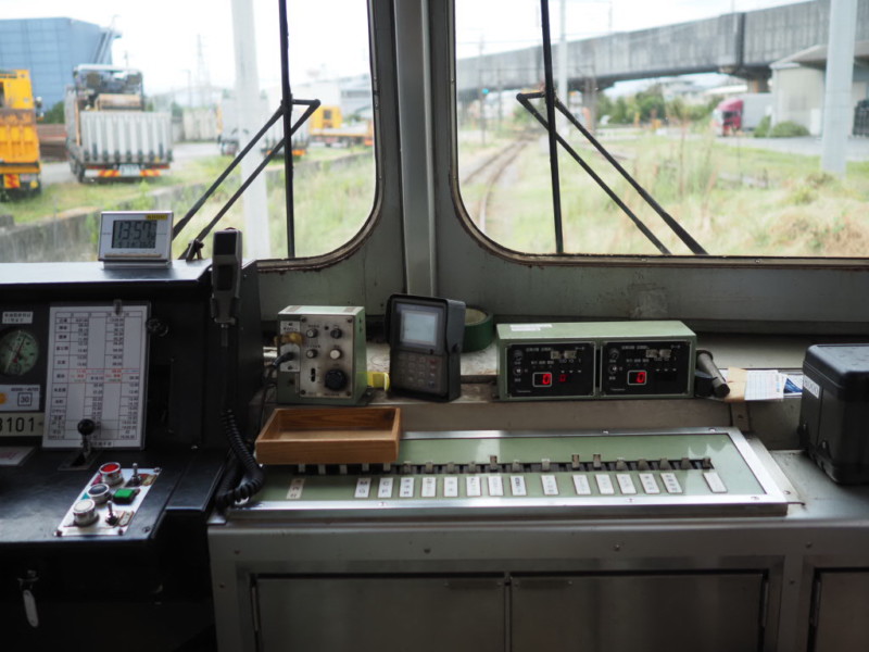 岳南電車の運転席