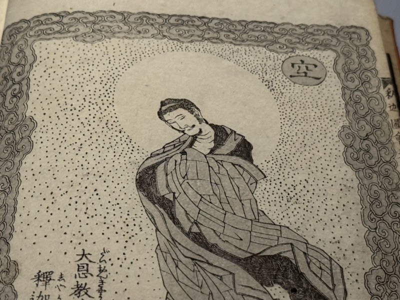 HOKUSAI－ぜんぶ、北斎のしわざでした。展のお釈迦様の後頭部の光を点描写で表現した作品