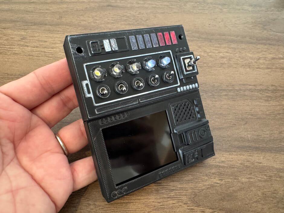 モニターパッドとトグルスイッチパーツを縦に組み合わせて接続している状態