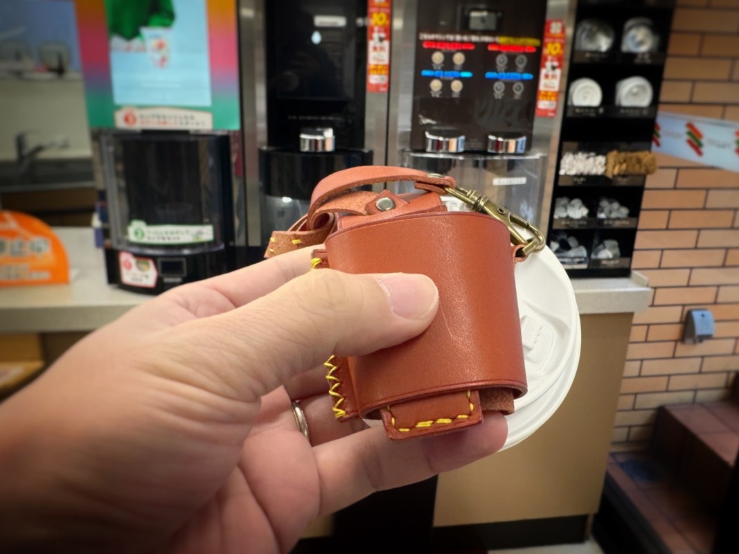 SunnyONEのレザーコーヒースリーブ、コンパクト