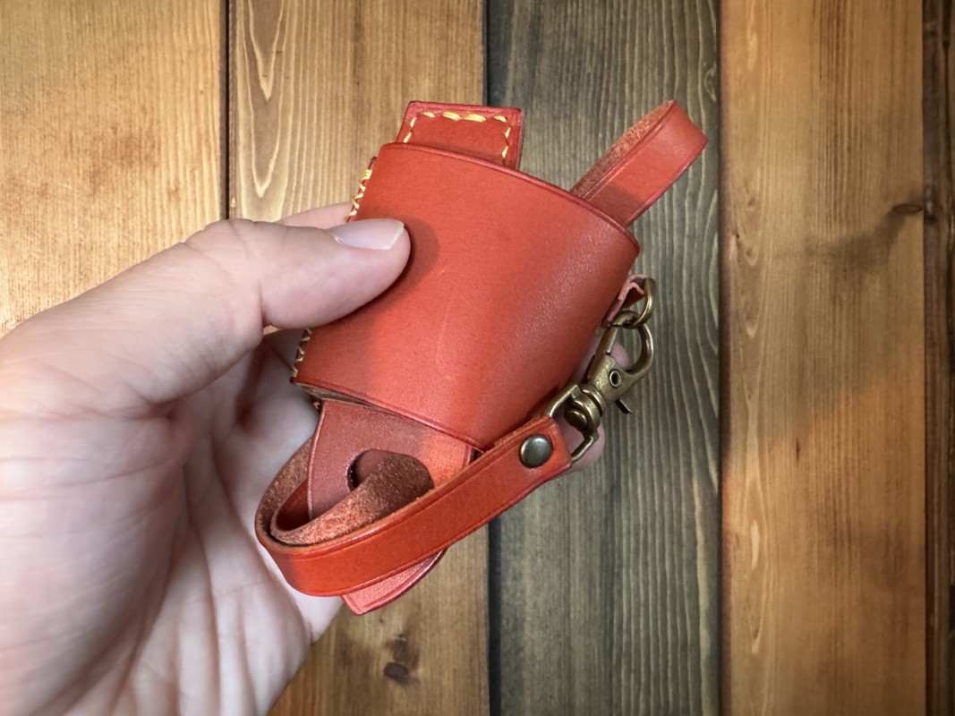 SunnyONEのレザーコーヒースリーブ、コンパクト