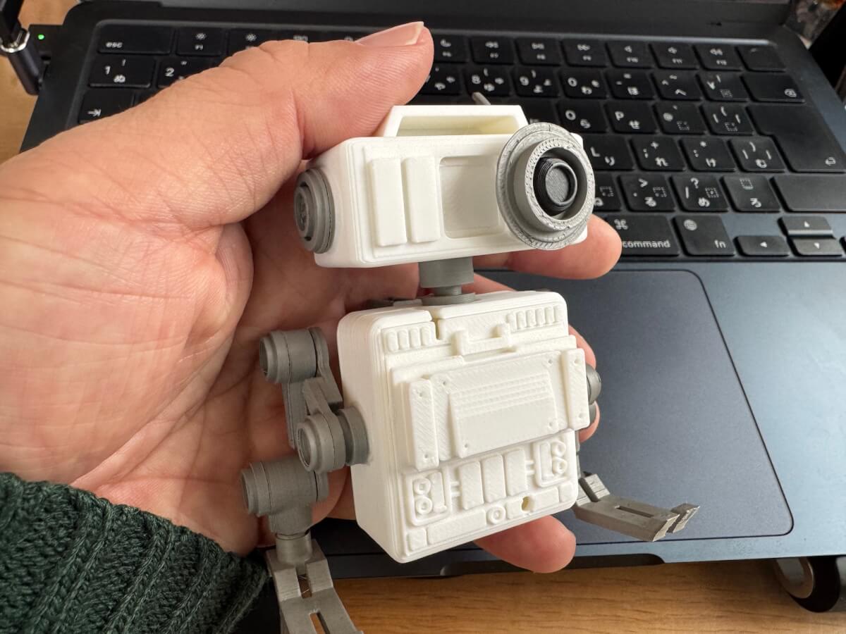 自作フィギュアを白フィラメント・グレーフィラメントで出力して組み立てた状態