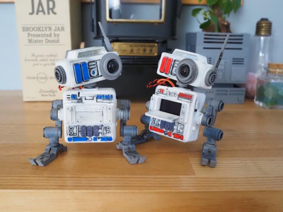 D5のカラーバリエーション（青・赤）を並べた状態