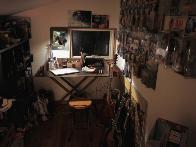 屋根裏の作業部屋は基地