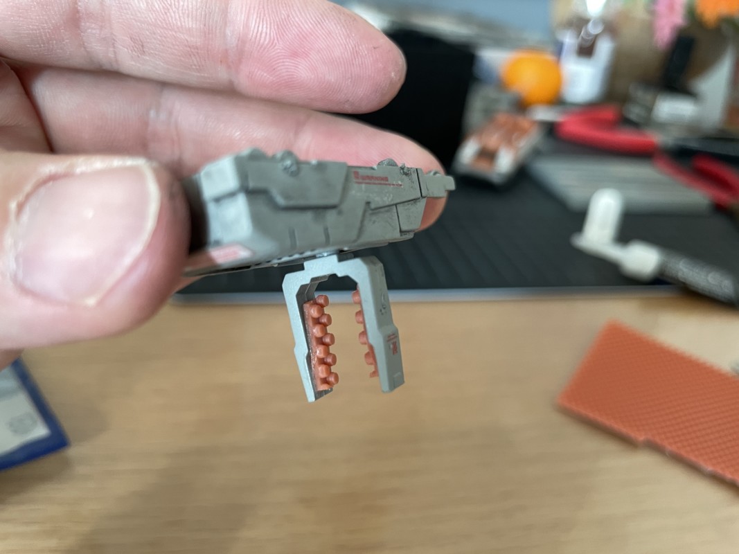 ジオラマ輸送クレーンに特殊形状ゴム