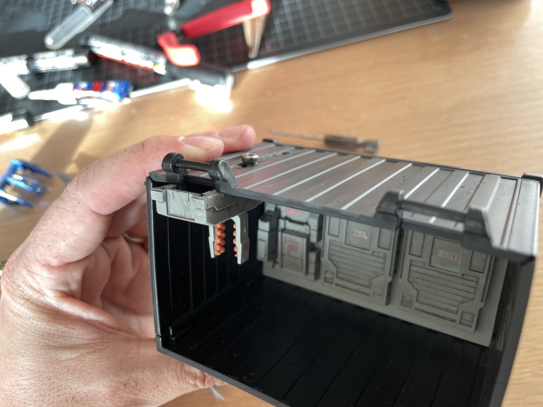 100均コンテナにプラモ格納庫