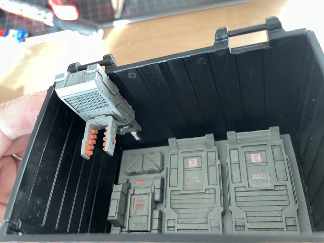 100均コンテナにプラモ格納庫