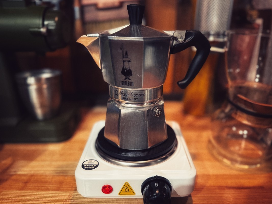 マキネッタとミニ電気ヒーター