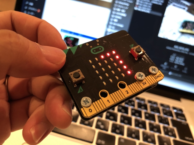 マイクロビットで大人もプログラミング