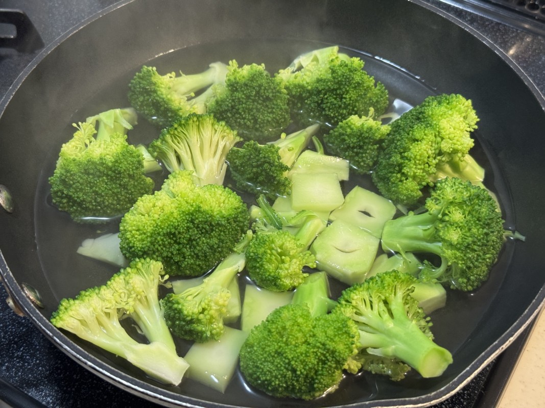 ブロッコリーのペペロンチーノ風炒め