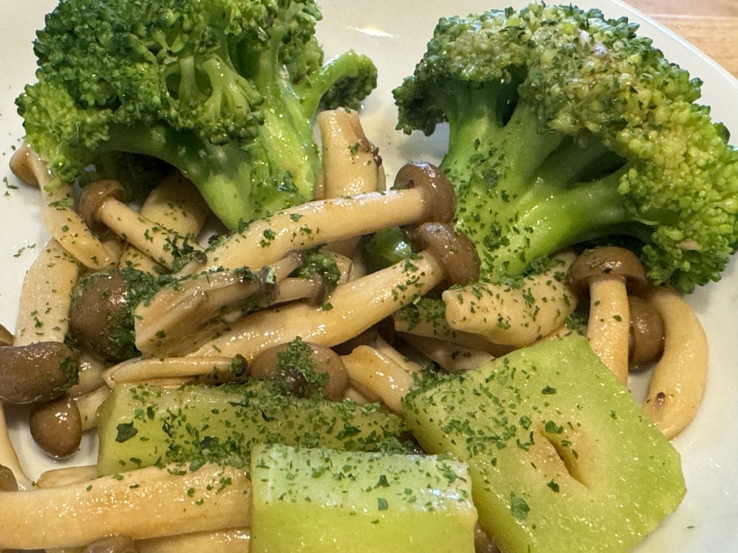 ブロッコリーのペペロンチーノ風炒め