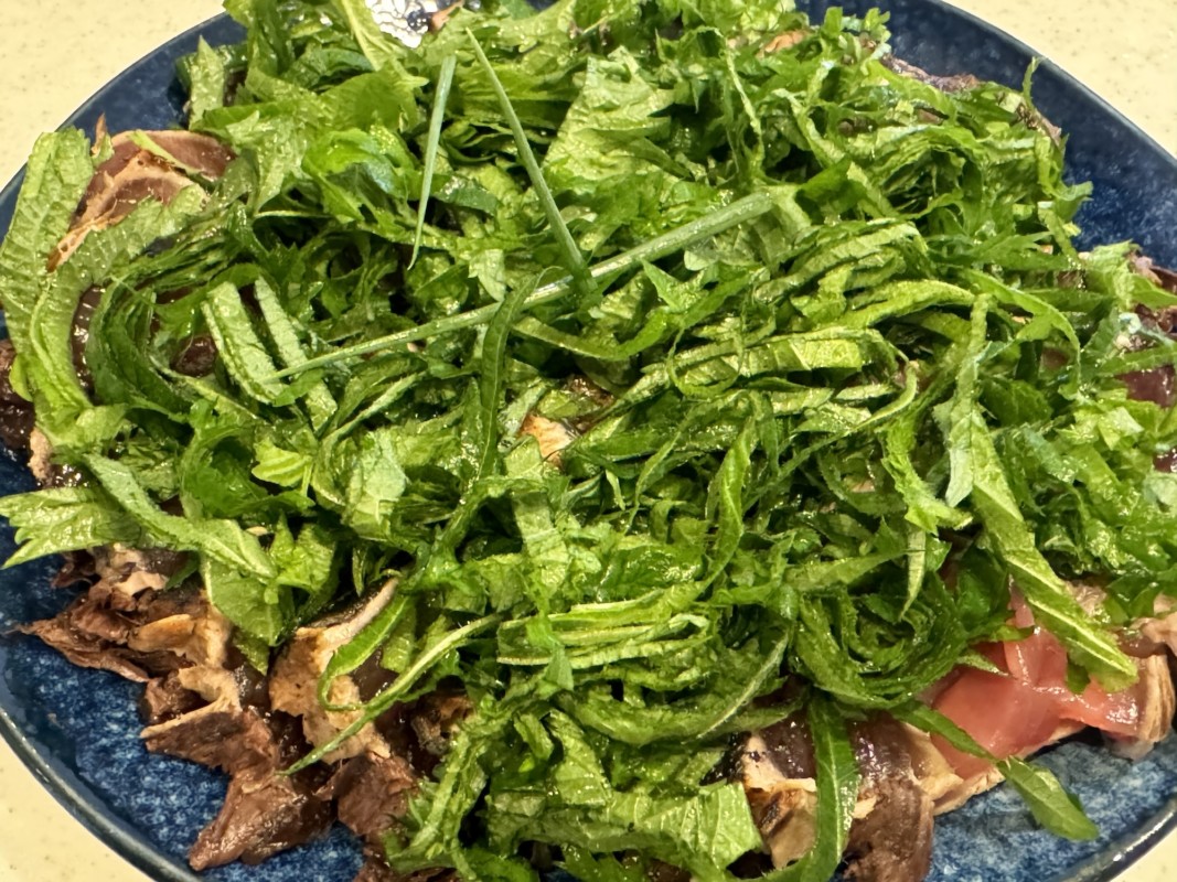 大葉たっぷりのカツオのたたき