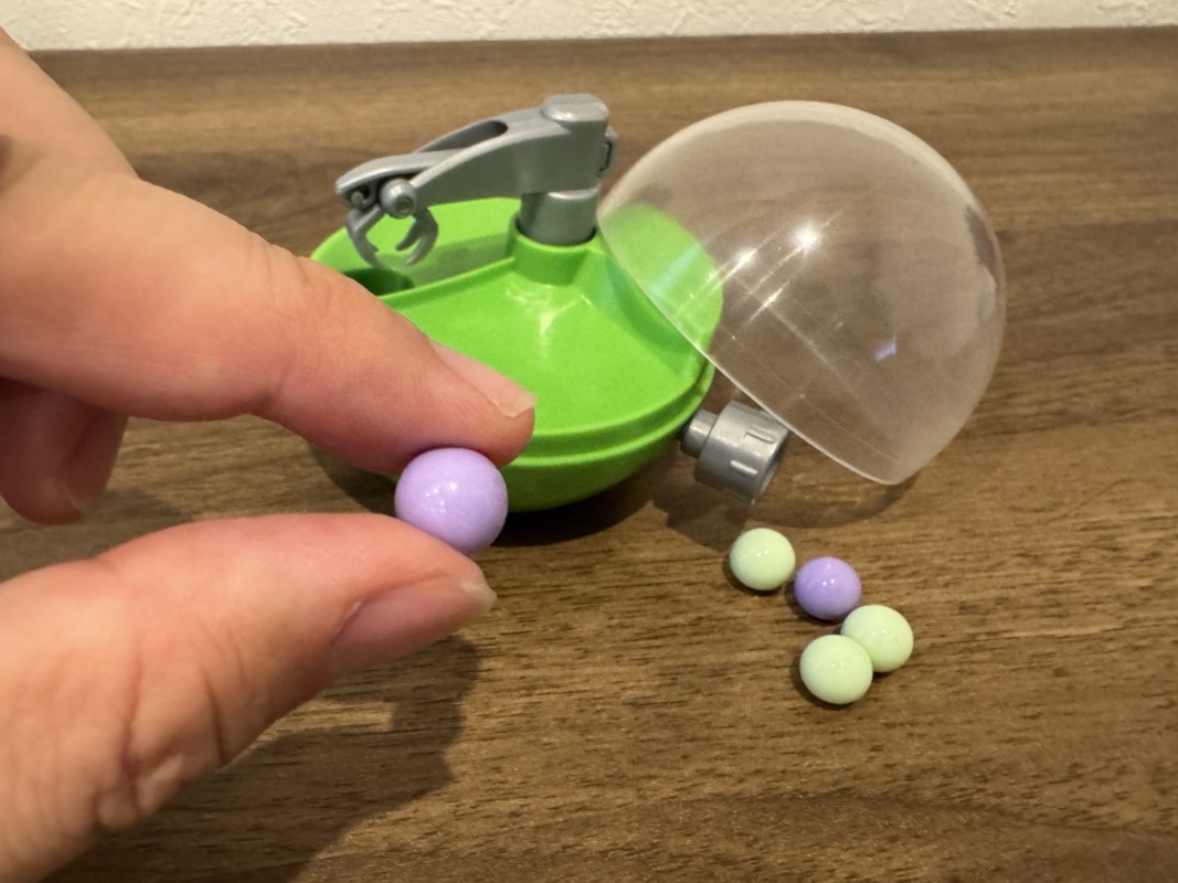 ガチャガチャのカプクレ商品のボールが大きい