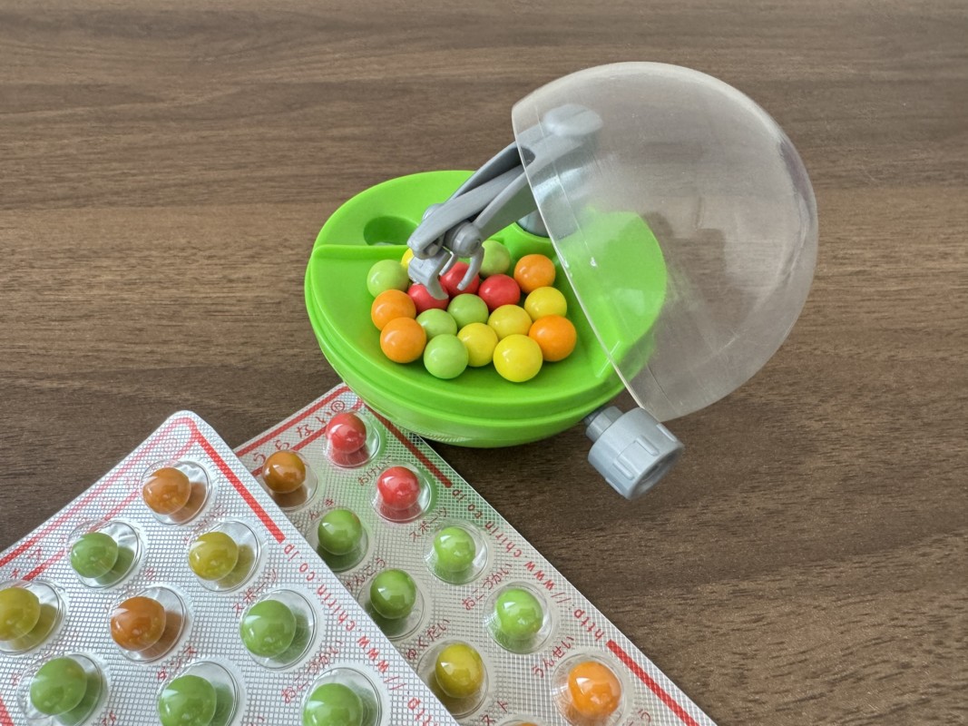 ガチャガチャのカプクレ商品を占いチョコに変えてみた写真1