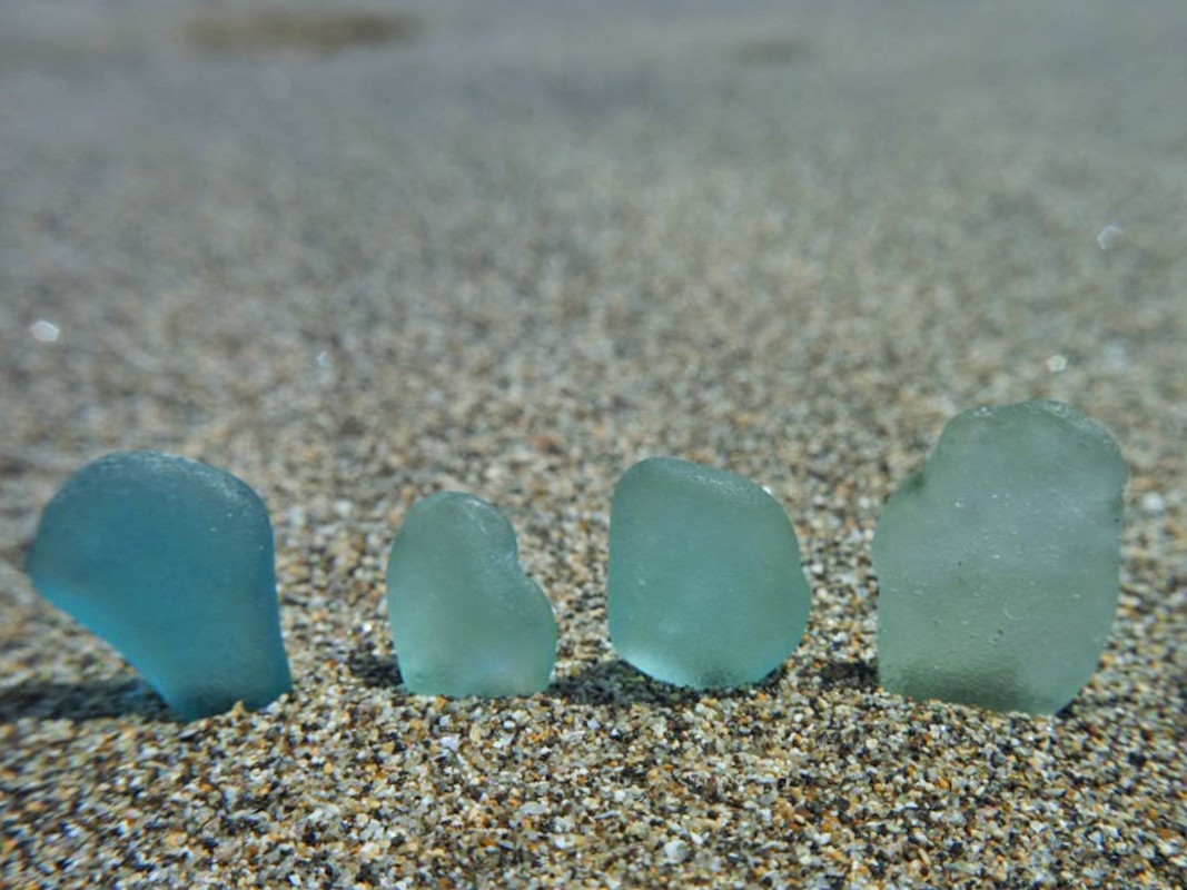 マクロレンズで撮影したシーグラスの写真