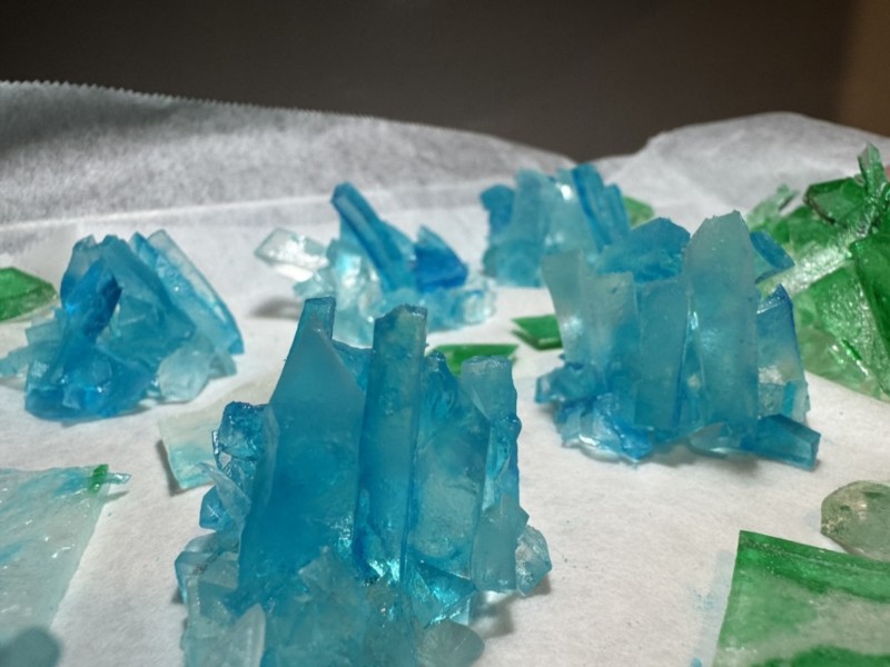 琥珀糖で青クリスタルを作ってみた