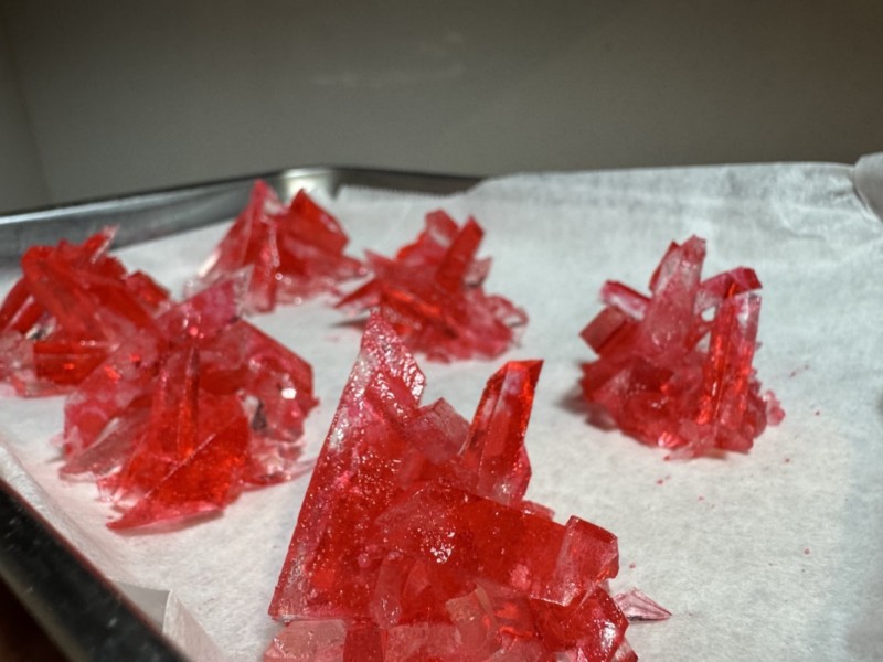 琥珀糖で赤クリスタルを作ってみた