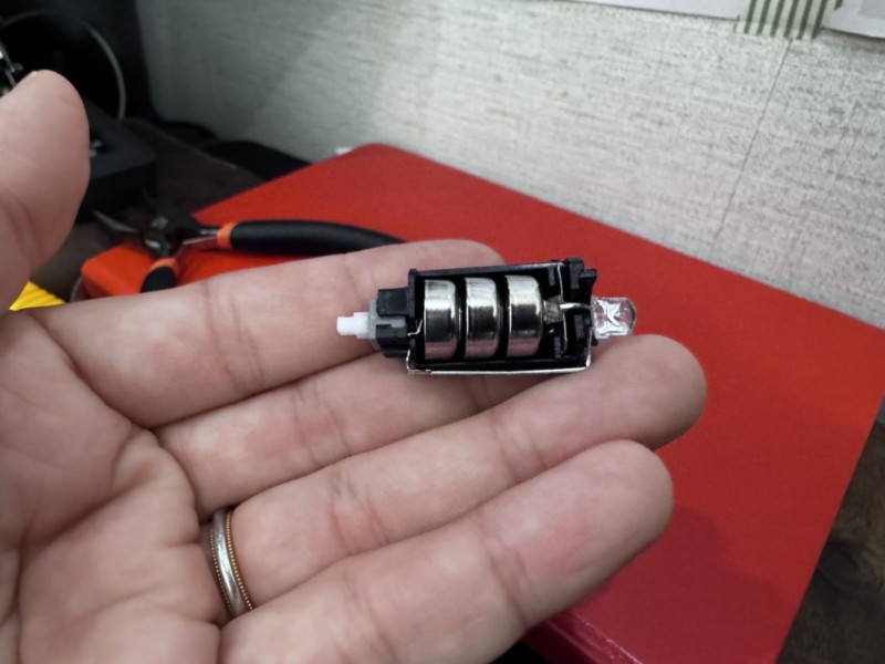 指先・手のひらで光る電気