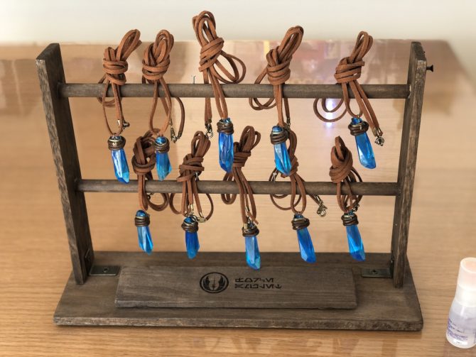 光るカイバークリスタル