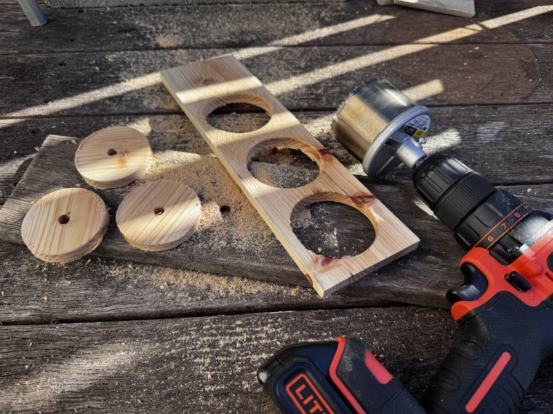 ホールソーで穴をあけた状態