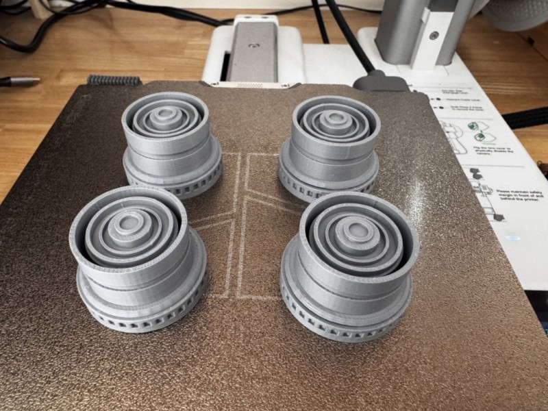 スターウォーズ風制御ボルトピンバッジ