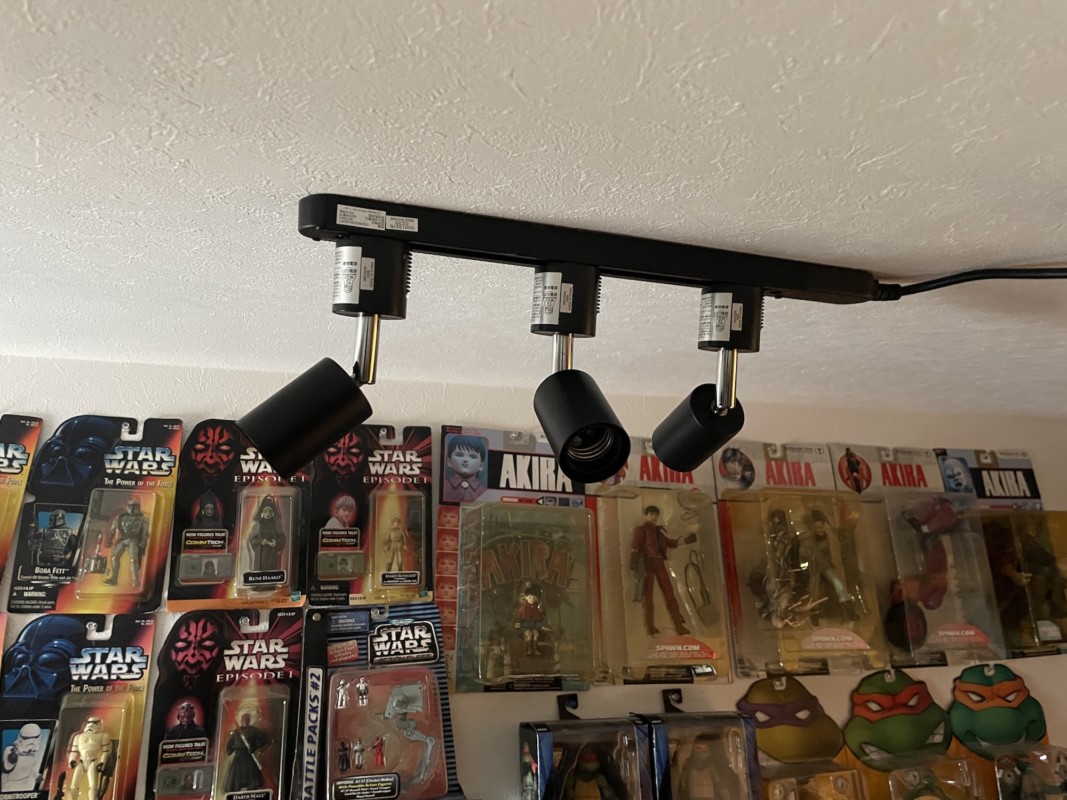 100均のダクトレールとスポット