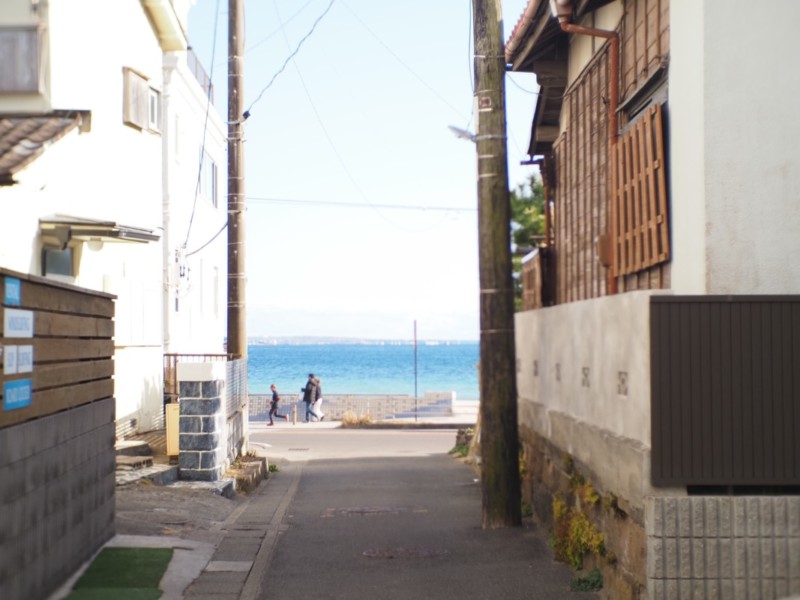 OM-5とマニュアルレンズで撮影した日常（海へ繋がる道）