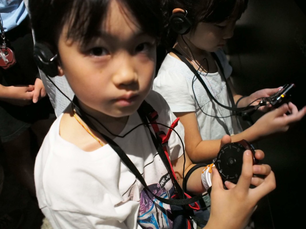 音声ガイドは子供も装着可能