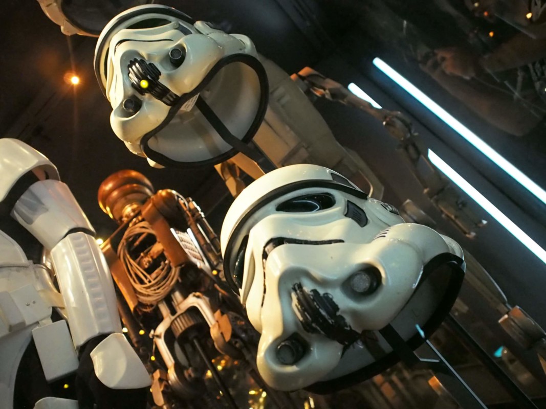 ストームトルーパー 下から