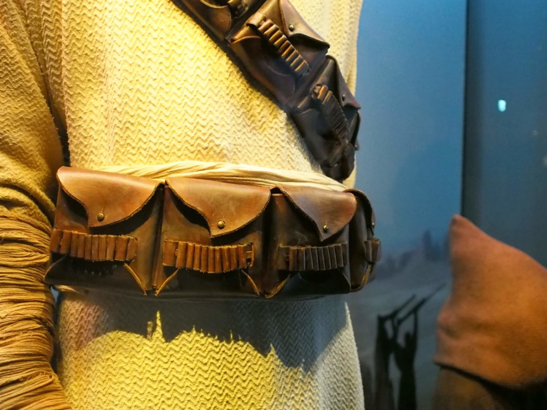 サンドピープルのポーチ