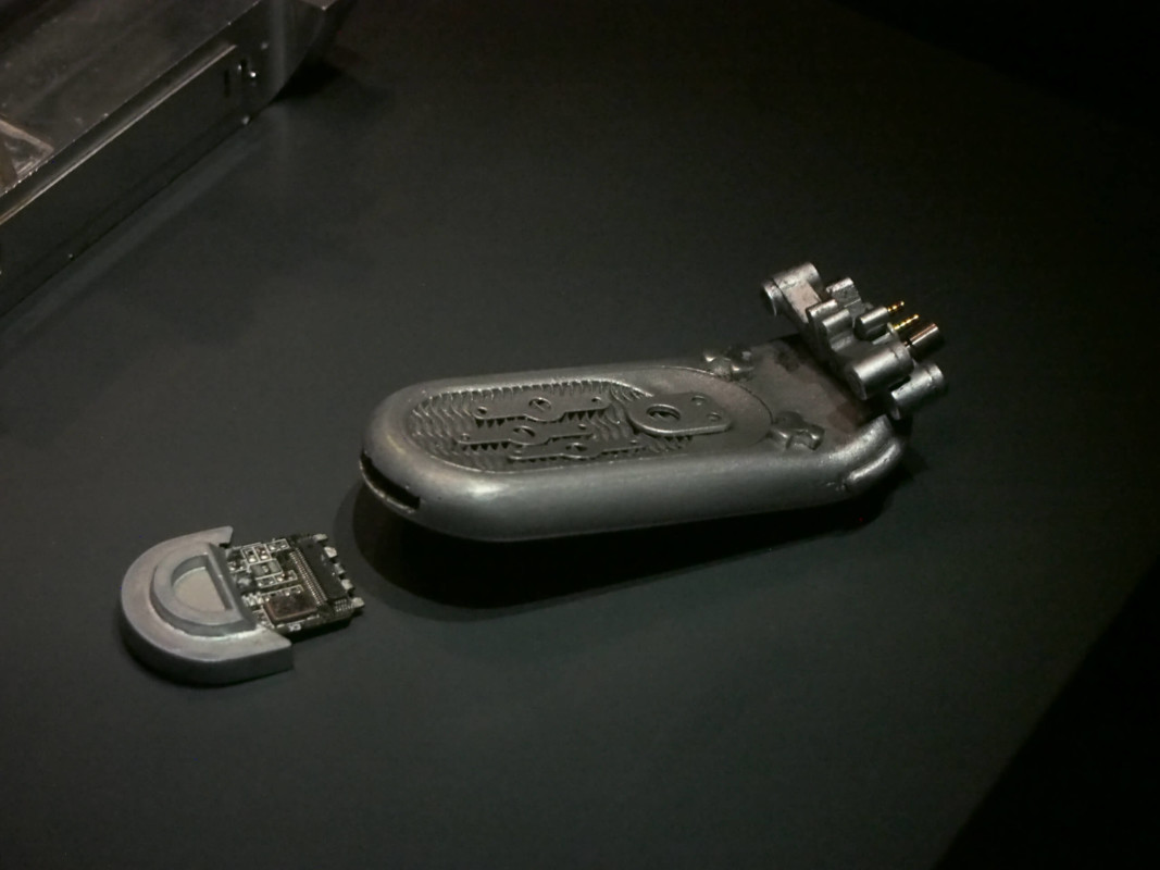 コムリンクのレプリカ